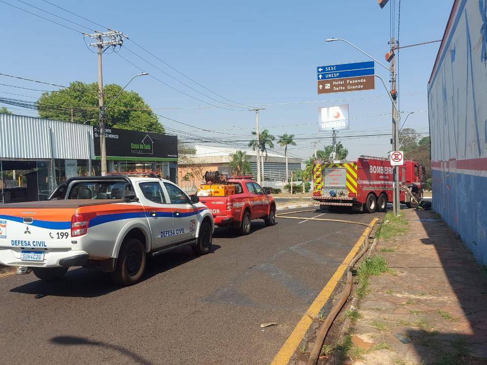 Foto 10 de 10 — Incêndio em antiga autopeças de Araraquara destruiu 1.000 m²; Defesa Civil interditou a área